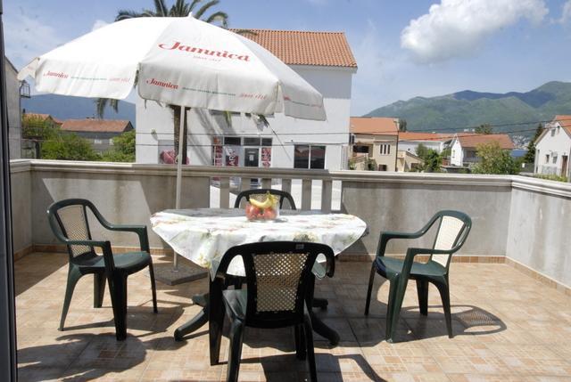 Apartments Dosljak Tivat Exterior photo